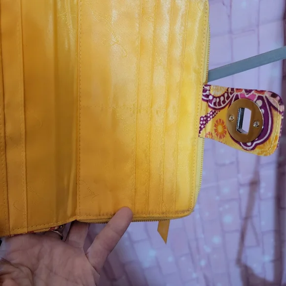 VERA BRADLEY - Picture 8 of 8